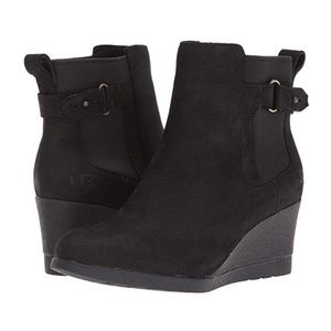 NWT Ugg black Indra ankle boot